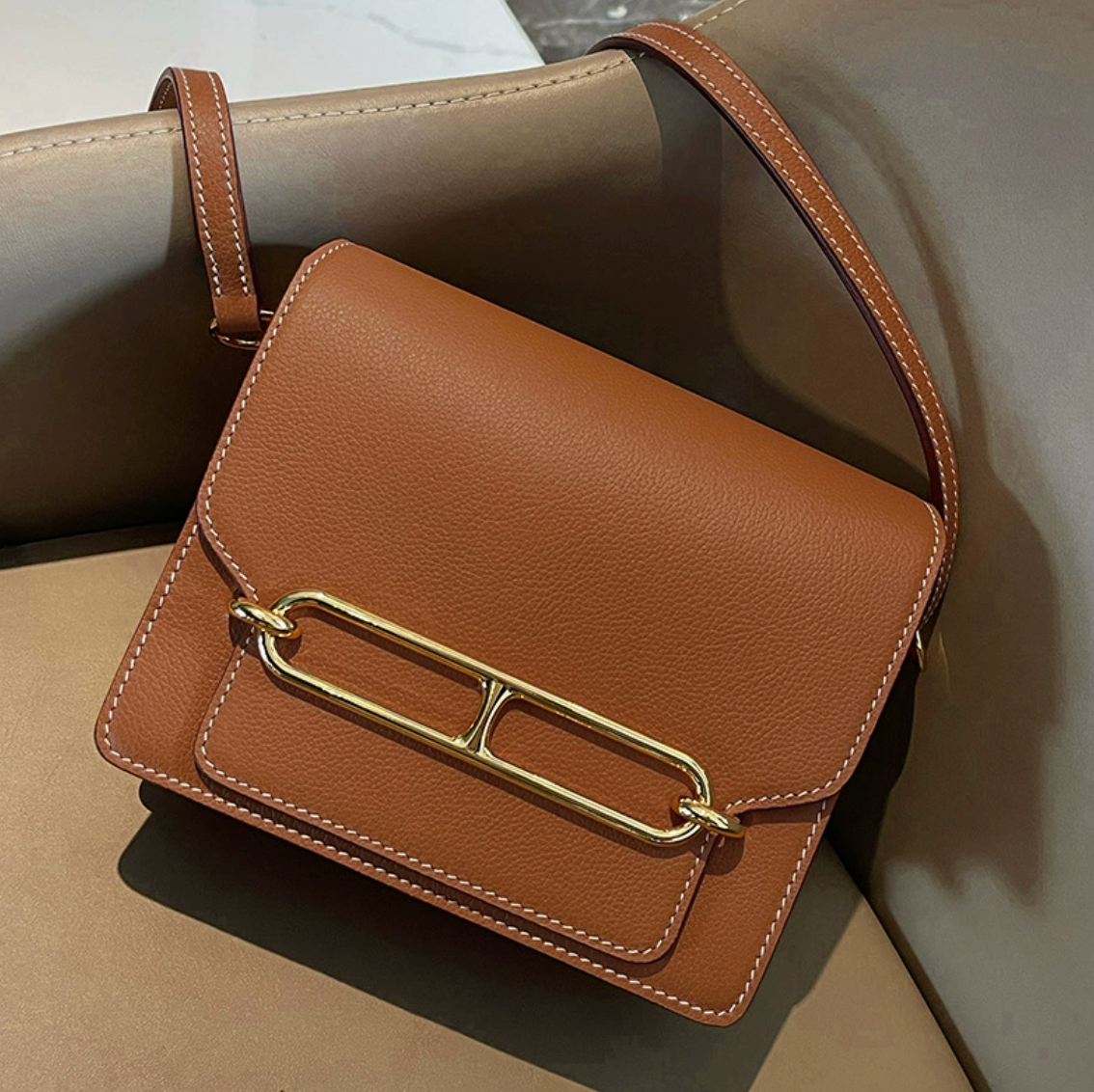 Ava Mini – Bolsa Crossbody em Couro Genuíno