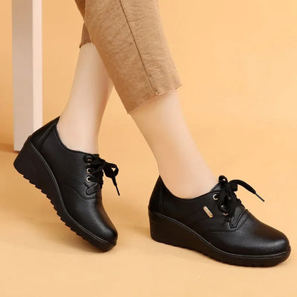 Baskets compensées décontractées en cuir pour femmes, à lacets