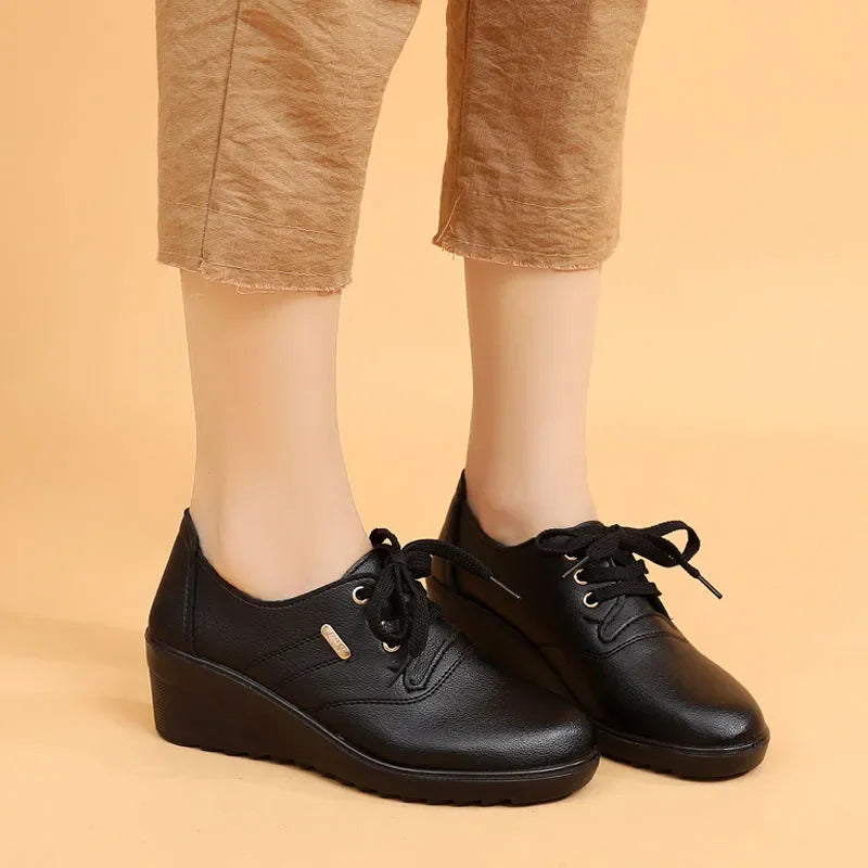 Baskets compensées décontractées en cuir pour femmes, à lacets