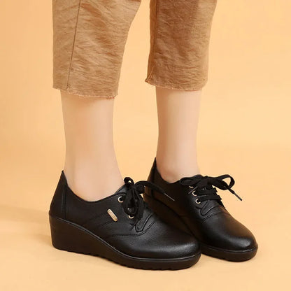 Baskets compensées décontractées en cuir pour femmes, à lacets