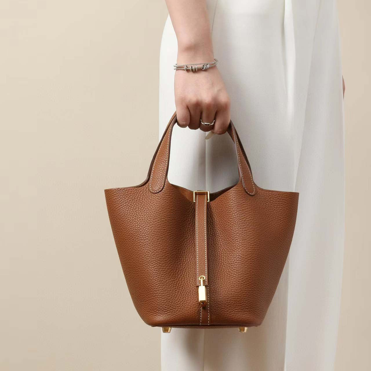 Sac seau Camille en cuir de vachette pleine fleur