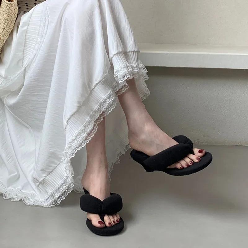 Serena Wedge – Chinelos Elegantes