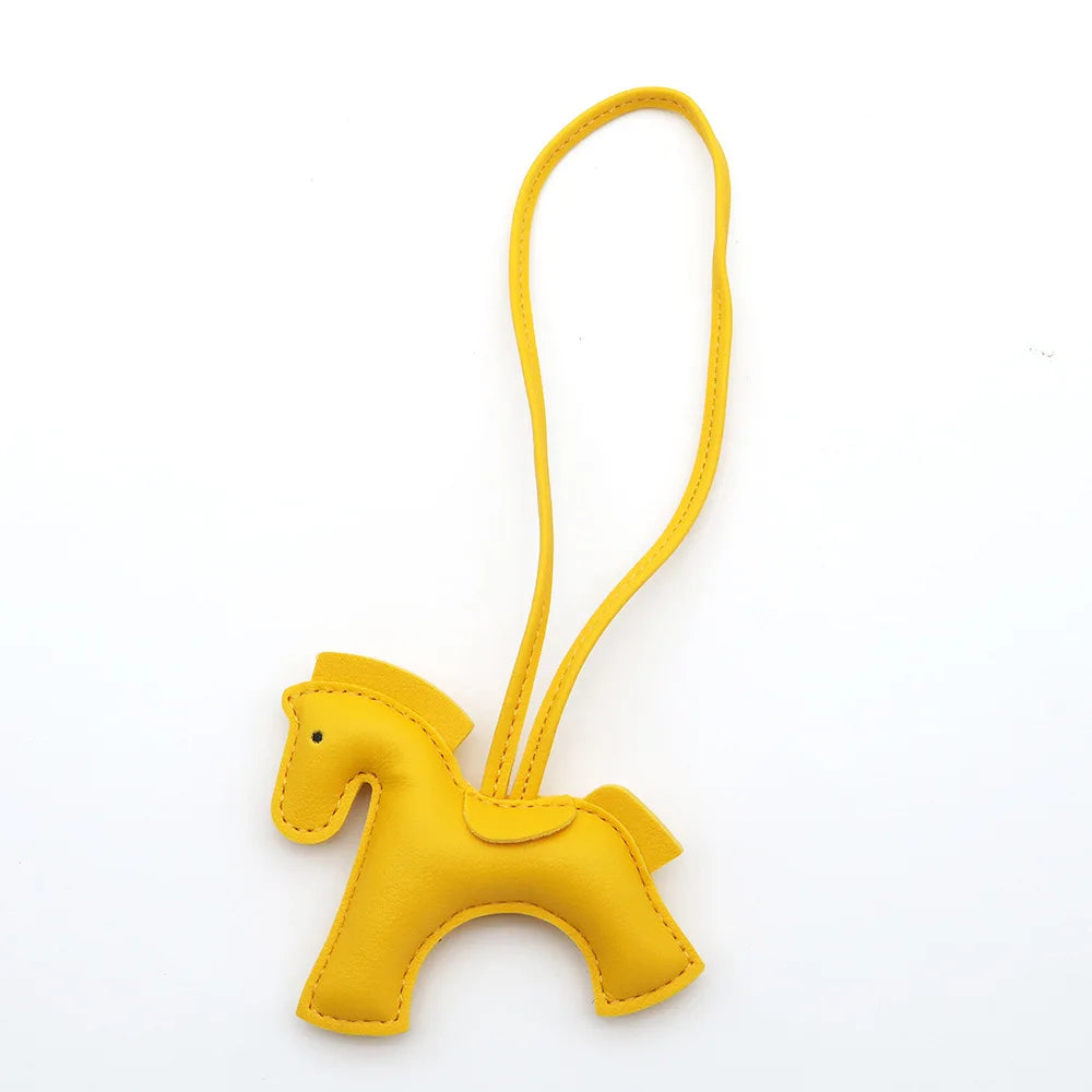 Porte-clés cheval en cuir PU pour femme, tendance, multicolore, en forme de cheval, accessoire pour clés de voiture ou sac à main, bijou cadeau