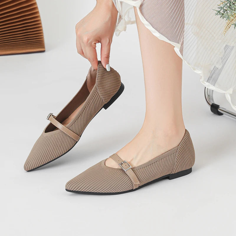 Isadora Mucia - Chaussure de style ballerine très élégante et confortable.