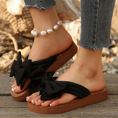 Chinelos Fiorella Bow – Charme, Leveza e Conforto para o Verão