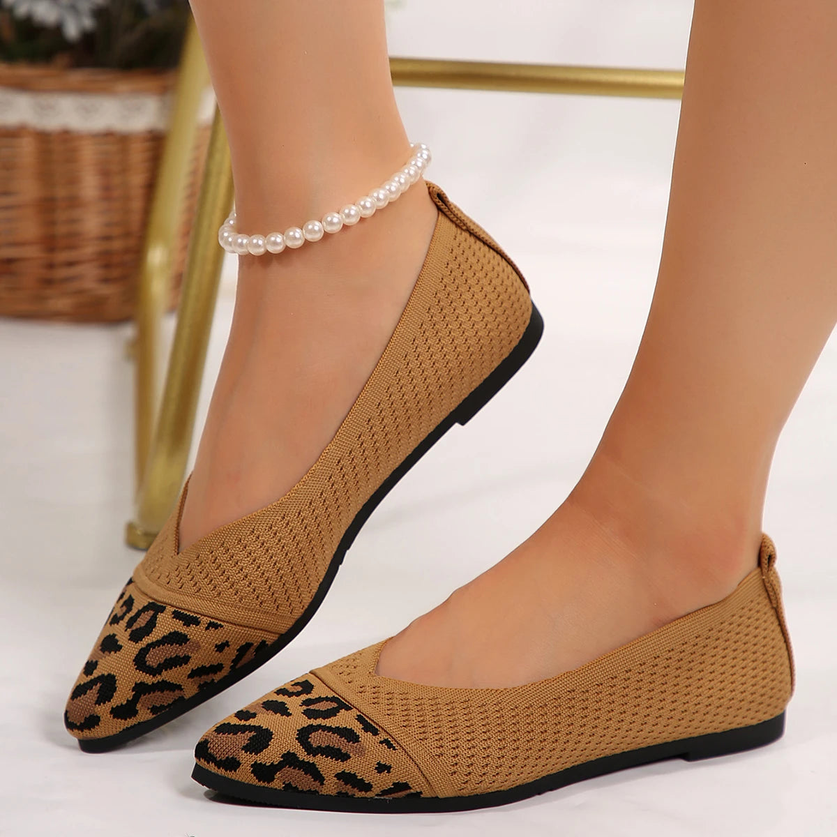 LeopardIsa - Chaussure de style ballerine très élégante et confortable.