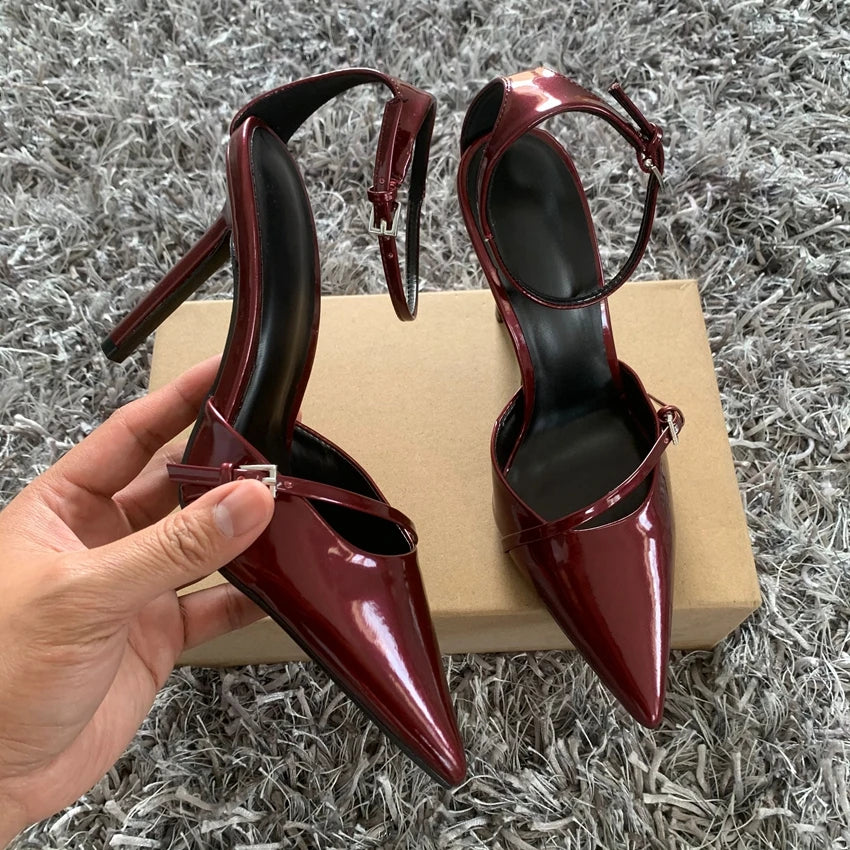 Victoria Luxe - Sapatos Stiletto de Verniz com Pulseira no Tornozelo