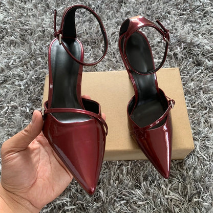 Victoria Luxe - Sapatos Stiletto de Verniz com Pulseira no Tornozelo