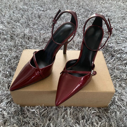 Victoria Luxe - Sapatos Stiletto de Verniz com Pulseira no Tornozelo