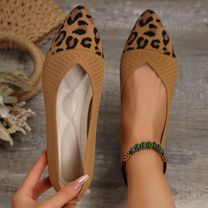 LeopardIsa - Chaussure de style ballerine très élégante et confortable.