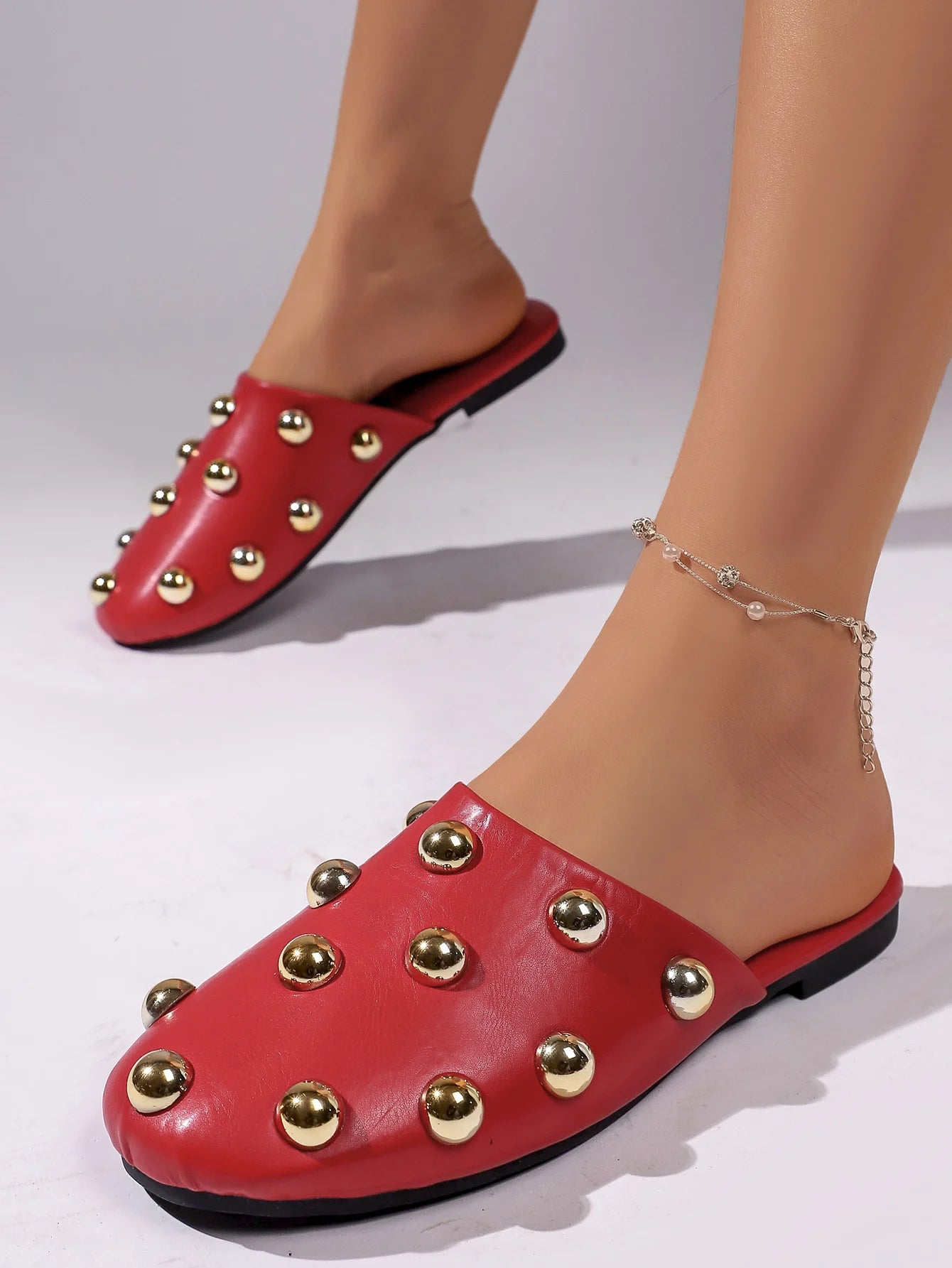 Verona Rivet – Mules Casuais Elegantes