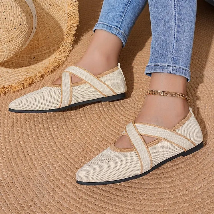 Élise - Sapato Plano Bicolor com Tiras Cruzadas Elegantes