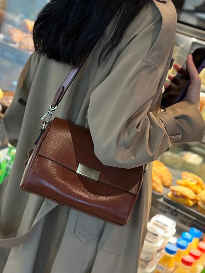 Bolsa Tiracolo Bianca em Couro Genuíno – Elegância Casual