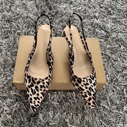 Savannah Chic - Sapatos Slingback Leopardo Elegantes
