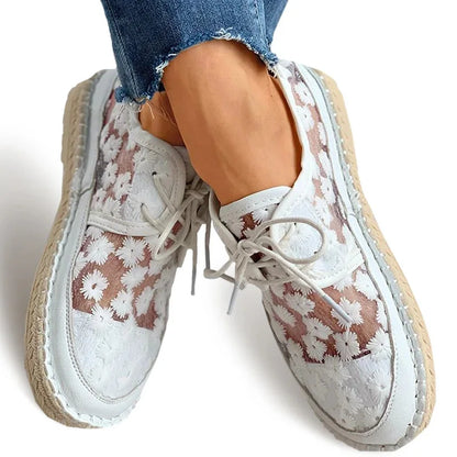 Kelly - Chaussure de style basket, brodée, très tendance et élégante.