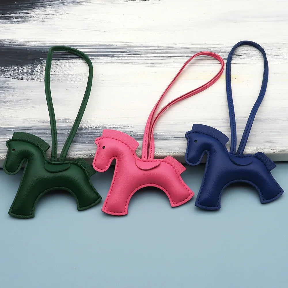 Porte-clés cheval en cuir PU pour femme, tendance, multicolore, en forme de cheval, accessoire pour clés de voiture ou sac à main, bijou cadeau