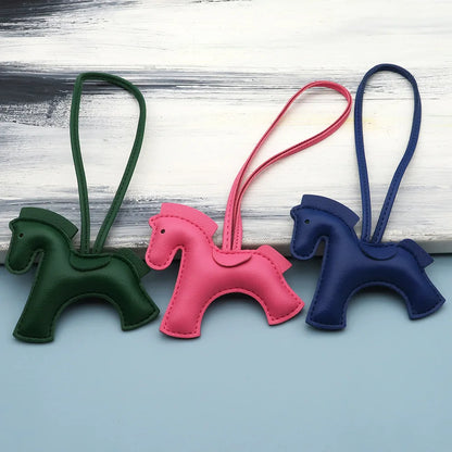 Porte-clés cheval en cuir PU pour femme, tendance, multicolore, en forme de cheval, accessoire pour clés de voiture ou sac à main, bijou cadeau