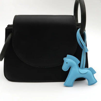 Porte-clés cheval en cuir PU pour femme, tendance, multicolore, en forme de cheval, accessoire pour clés de voiture ou sac à main, bijou cadeau