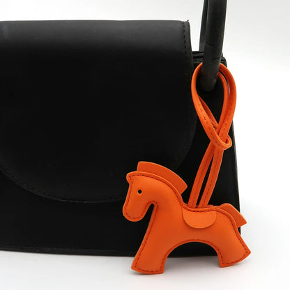 Porte-clés cheval en cuir PU pour femme, tendance, multicolore, en forme de cheval, accessoire pour clés de voiture ou sac à main, bijou cadeau