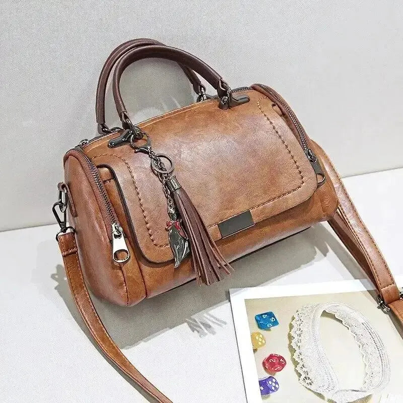 Sac Sofia à pompons – Élégance décontractée 