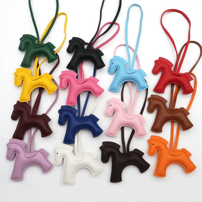 Porte-clés cheval en cuir PU pour femme, tendance, multicolore, en forme de cheval, accessoire pour clés de voiture ou sac à main, bijou cadeau