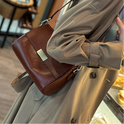 Bolsa Tiracolo Bianca em Couro Genuíno – Elegância Casual