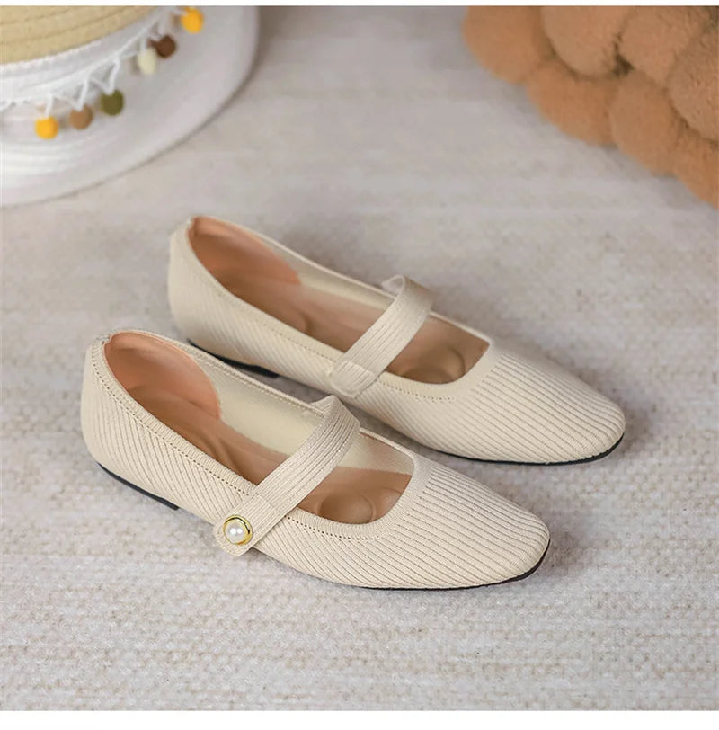Mollita - Chaussure de style ballerine très élégante et confortable.