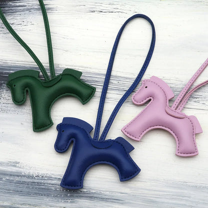 Porte-clés cheval en cuir PU pour femme, tendance, multicolore, en forme de cheval, accessoire pour clés de voiture ou sac à main, bijou cadeau