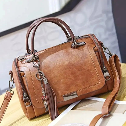 Sac Sofia à pompons – Élégance décontractée 