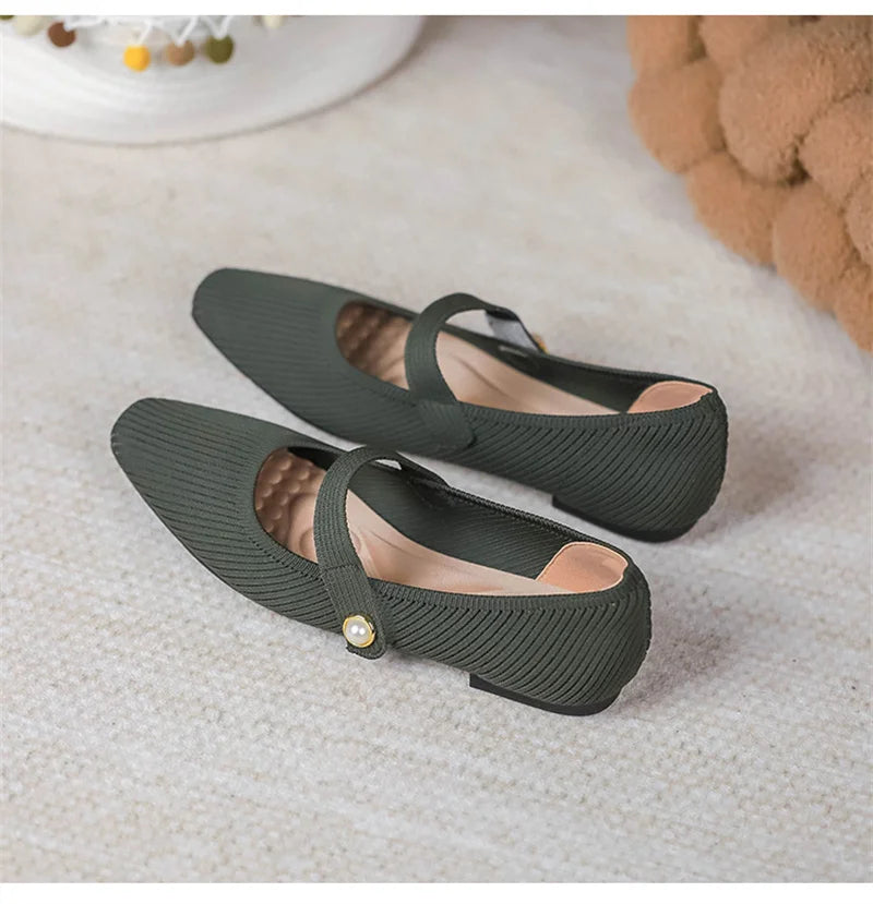 Mollita - Chaussure de style ballerine très élégante et confortable.