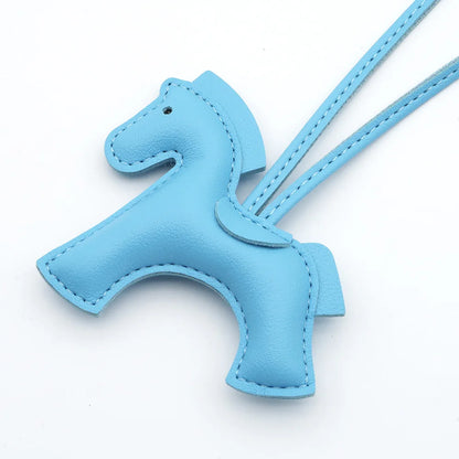 Porte-clés cheval en cuir PU pour femme, tendance, multicolore, en forme de cheval, accessoire pour clés de voiture ou sac à main, bijou cadeau