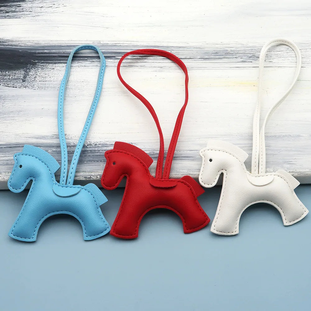 Porte-clés cheval en cuir PU pour femme, tendance, multicolore, en forme de cheval, accessoire pour clés de voiture ou sac à main, bijou cadeau