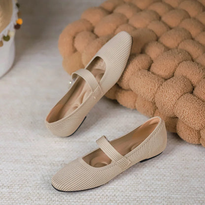 Mollita - Chaussure de style ballerine très élégante et confortable.