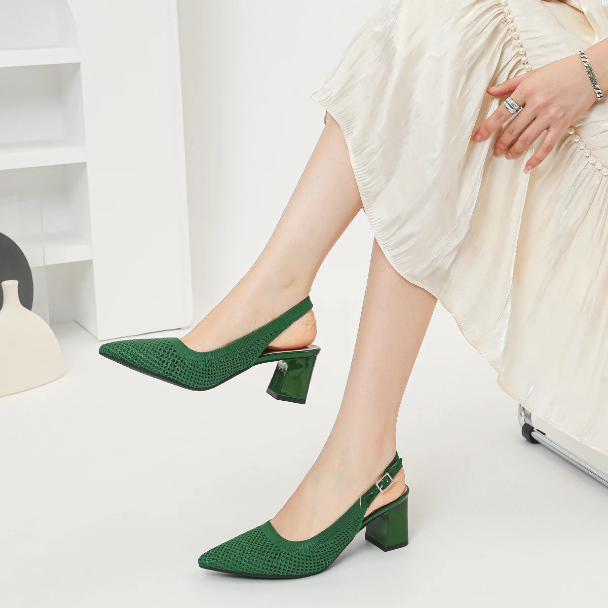 Sandrah Isadora - Chaussure à talon moyen très élégante et confortable
