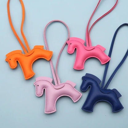 Porte-clés cheval en cuir PU pour femme, tendance, multicolore, en forme de cheval, accessoire pour clés de voiture ou sac à main, bijou cadeau