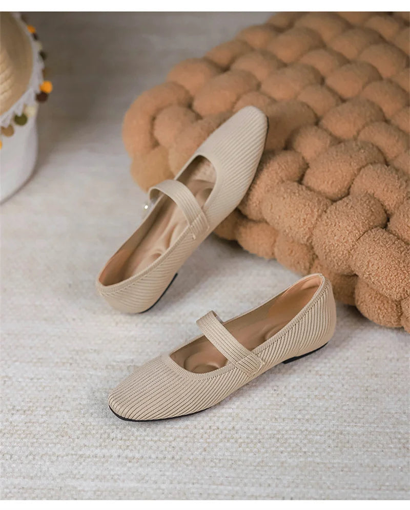 Mollita - Chaussure de style ballerine très élégante et confortable.